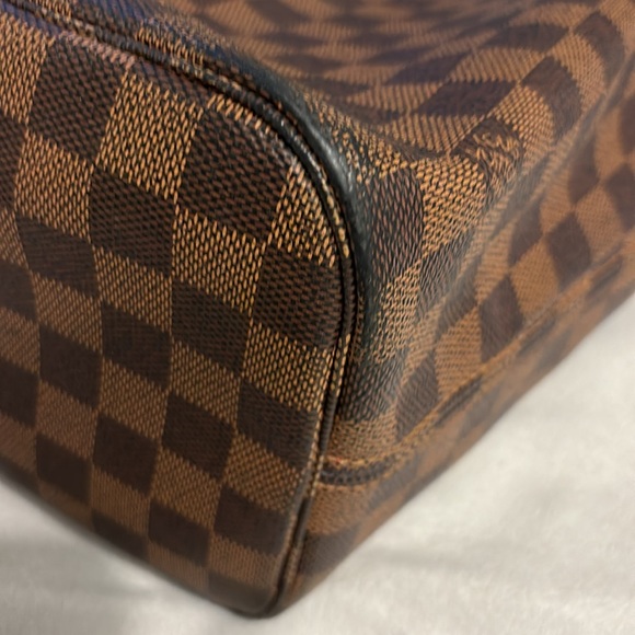 Authentic Louis Vuitton Neverfull NM MM Damier with Pouch - Picture 15 of 17
